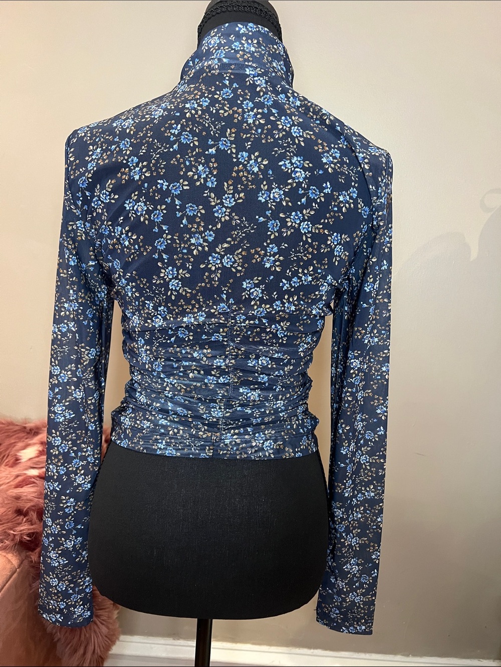 Women’s Avec Les Filles Navy Blue Floral Mock Neck Long Sleeve Top - Picture 3 of 3